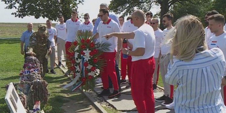 Košarkaši posjetili Vukovar te se poklonili žrtvama Domovinskog rata: &#039;&#039;Ne ponovilo se&#039;&#039;