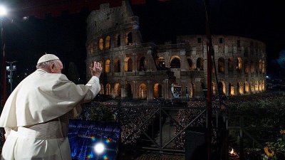 Papa Franjo po prvi put autor razmatranja križnog puta u Koloseju
