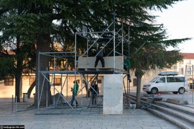 Otvori galeriju postavljanje-zivih-jaslica-u-medugorju_2.jpg
