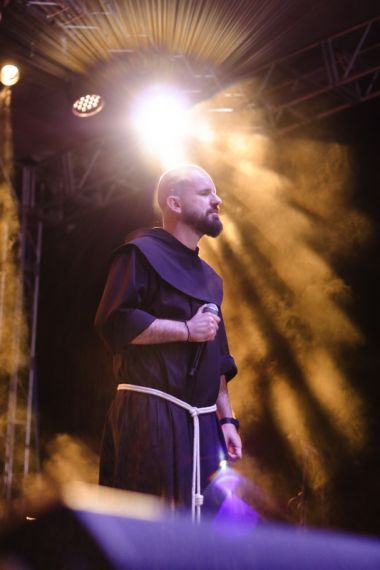 Otvori galeriju koncert-mostar_4.jpg