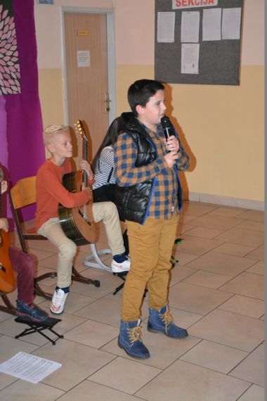 Otvori galeriju Vecer-poezije-OS-Bijakovici3.JPG