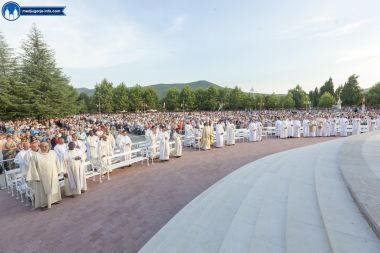 Otvori galeriju uocnica-36-obljetnice-gospinih-ukazanja_04.jpg