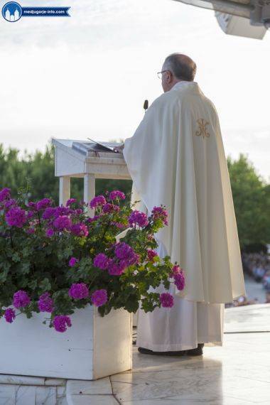 Otvori galeriju uocnica-36-obljetnice-gospinih-ukazanja_11.jpg