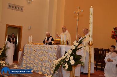 prva-sveta-pricest-u-medugorju_18.jpg
