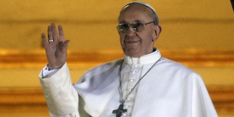 Dar s Neba? Papa primio neočekivan dar od Male Terezije