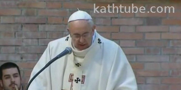 Pogledajte kako je papa Franjo na Veliki četvrtak slavio misu sa zatvorenicima