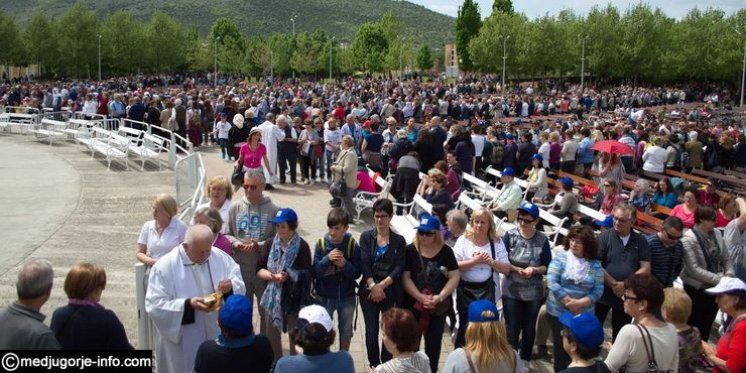 Un gran numero di pellegrini a Medjugorje