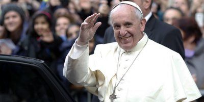 Skromni papa Franjo se do Predsjedništva BiH vozi u Fordu Focusu