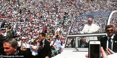 Sarajevo ispratilo papu Franju: Posjeta počela i okončana druženjem s mladima