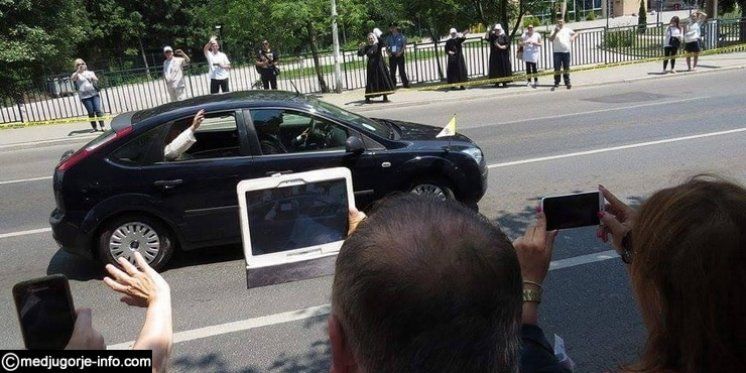 Zašto se papa Franjo u Sarajevu vozio u Ford Focusu?