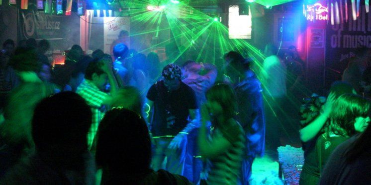 NEZAMISLIVO U KATOLIČKOJ HRVATSKOJ: Zabrana plesova na Veliki petak u Frankfurtu