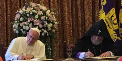 Papa i Katolikos: Neka pobijedi mir, a ne fundamentalizam