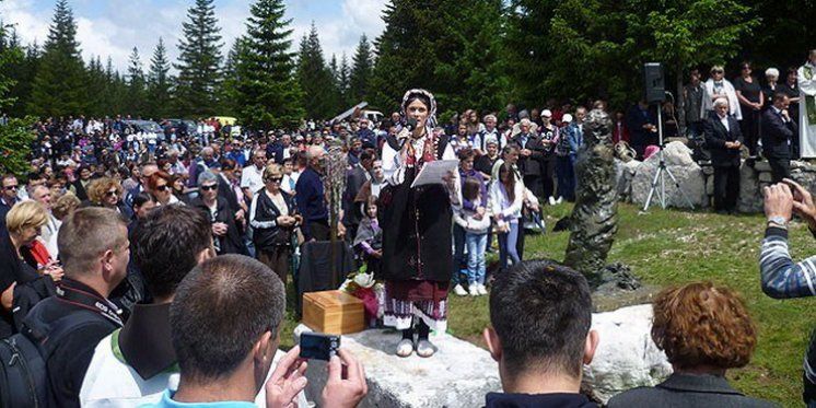 Diva Grabovčeva na Vran planinu ‘dovela’ tisuće ljudi iz Hercegovine, djela Bosne i Dalmacije