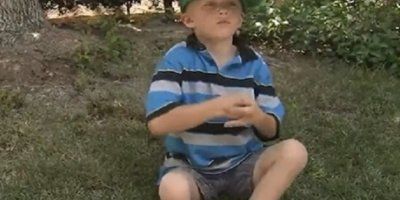 HRVAT PLEMENITA SRCA: Četvorogodišnjaku na plaži ukrali protetsku nogu, a on ga spasio! (VIDEO)