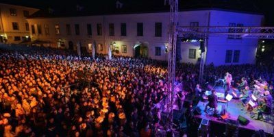 Pet tisuća ljudi u Zagrebu na koncertu duhovne glazbe &#039;Kamenita vrata&#039; slavilo Boga