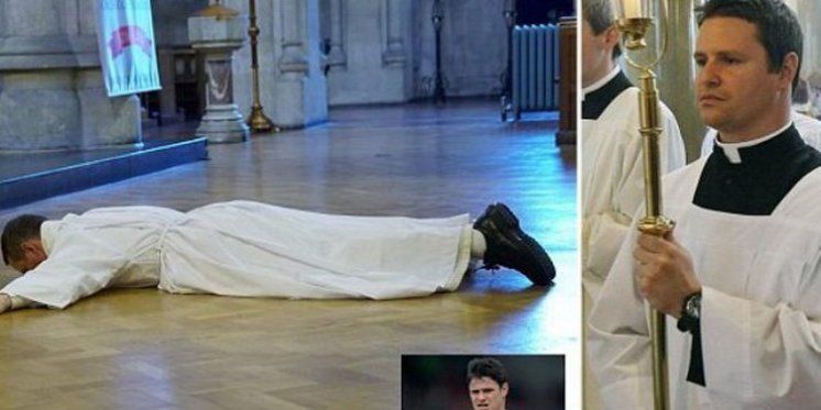 ‘Predati se Bogu’: Bivši nogometaš Manchester Uniteda i reprezentativac Sjeverne Irske postaje svećenik!