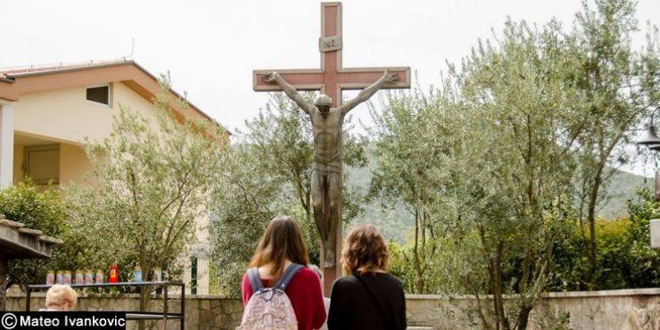 Papin Angelus: Kršćanski križ nije ukras, nego Isusov poziv na ljubav