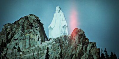 „Naša Gospa od Stjenjaka“: Čudesna priča o 30 metara visokom kipu Djevice Marije 