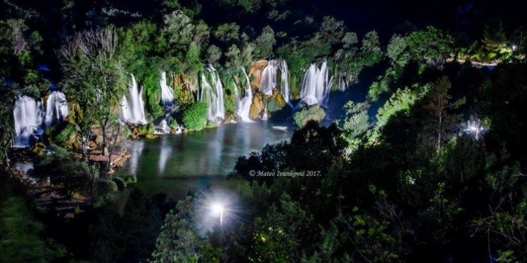 Pogledajte predivne fotografije Matea Ivankovića s vodopada Kravica u noćnom izdanju