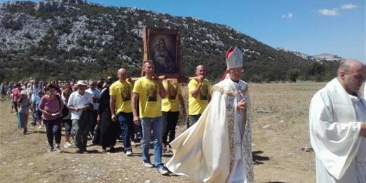 Nadbiskup Puljić na Velebitu: Budućnost je u rukama čestitih žena i majki