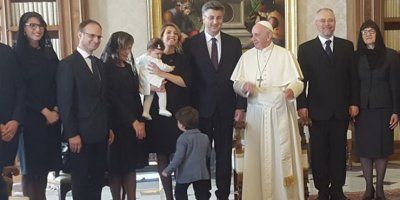 Premijer Andrej Plenković sa suprugom i djecom posjetio papu Franju