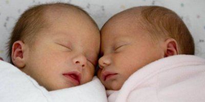U papinskoj bolnici uspješno razdvojene sijamske blizanke 