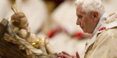 Papa emeritus Benedikt XVI: ‘Pod utjecajem hedonističkog konzumerizma, Božiću prijeti opasnost da izgubi svoj duhovni smisao’