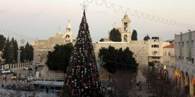 ODGOVOR PALESTINE Betlehemsko božićno drvce u mraku