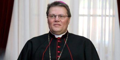 Nadbiskup Hranić oglasio se o svećeniku koji je kupio skupocjeni Mercedes -&#039;Crkva treba opravdati načine na koje troši državni novac&#039;