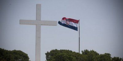 LIJEPA NAŠA TROBOJNICA Prije točno 27 godina službeno je proglašena zastava Republike Hrvatske