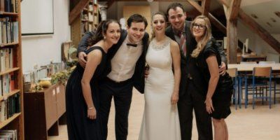 Ljubavna priča iz Osijeka: kumovi, mladenci i svećenik koji ih je vjenčao – išli u istu školu