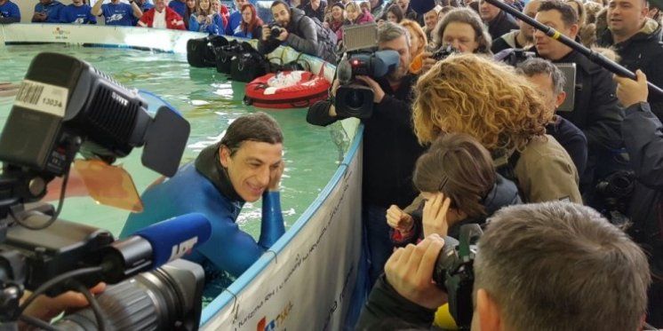 NE DIŠEM Zbog kćeri srušio svjetski rekord: Pod vodom ostao 24 minute i 11 sekundi!