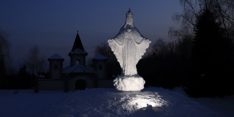 (FOTO) GOSPA SNJEŽNA U VELIKOJ GORICI Pogledajte skulpturu izrađenu od snijega