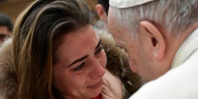 Papa Franjo: žena je ta koja svijet čini lijepim 