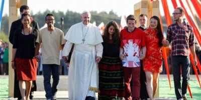 Papa mladima: Ne dopustite da vas obeshrabre proroci nesreće