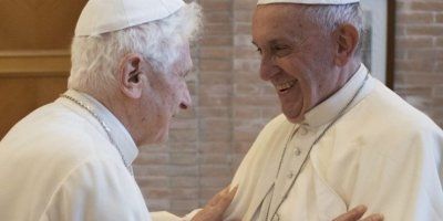 Papa Franjo posjetio Papu u miru i čestitao mu Uskrs