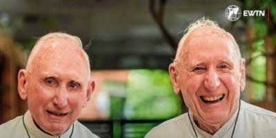 Braća blizanci slave 60 godina svećeništva