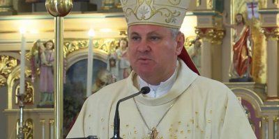 Biskup Košić održao nadahnutu propovijed o dezerterstvu: Da, ja pozivam da ih skinemo s vlasti!