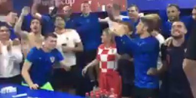 (VIDEO) Predsjednica pobjedu nad Rusima proslavila s reprezentativcima