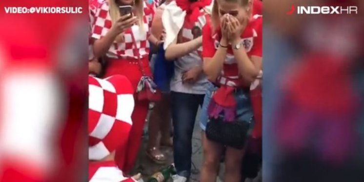 VIDEO Prosidba na dočeku Vatrenih: Srećko zaprosio Ivanu među navijačima