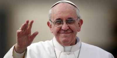 Papa u tweetu: Svetost se tiče ne samo duha