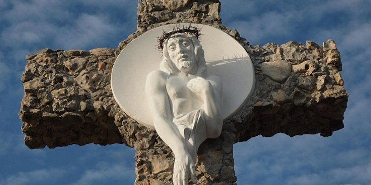 VELIČANSTVENO! Križ izrađen od kamenja iz Međugorja i s Krbavskog polja posvećen nerođenima 