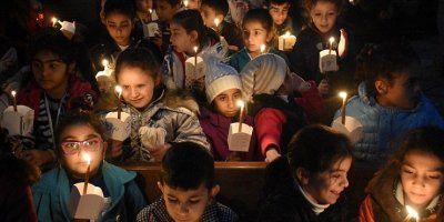 Papa upalio svijeću i molio za „mir u ljubljenoj Siriji“
