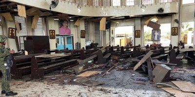 TERORISTIČKI NAPAD U CRKVI Tijekom mise u katedrali na Filipinima bačene bombe, najmanje 21 osoba poginula, deseci ranjenih