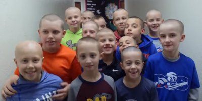 U znak podrške bolesnom prijatelju osnovnoškolci obrijali glavu