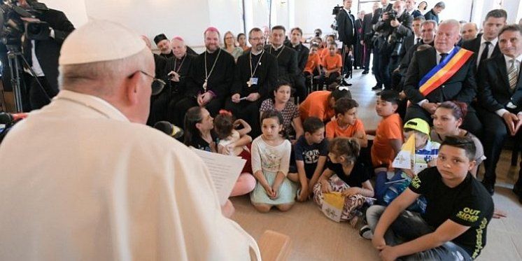 Papa zamolio oprost od Roma: U Kristovoj Crkvi ima mjesta za svakoga