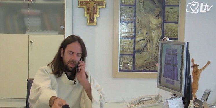 (VIDEO) Božanstvena komedija: Isuse, spoji me, molim te, sa svetim Antom!