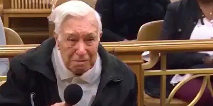 [VIDEO] 96-godišnjak vozio prebrzo, sudac ga oslobodio iz razloga koji slama srce