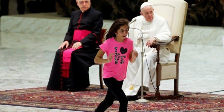 Papa Franjo upitao hodočasnike: Jeste li se pomolili za ovu djevojčicu?