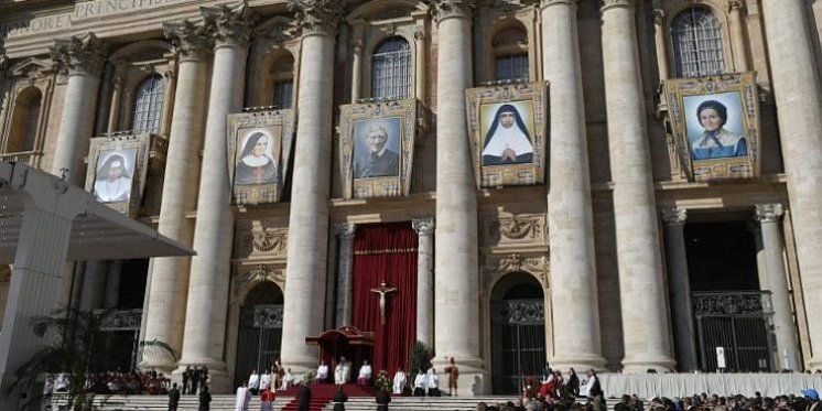 Papa Franjo kanonizirao pet novih svetaca: Novi sveci su &quot;nježna svjetla&quot; u tami svijeta